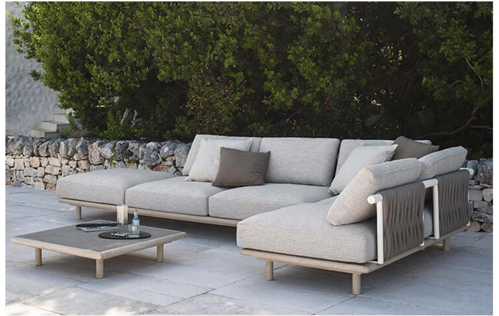 Modular corner lounge