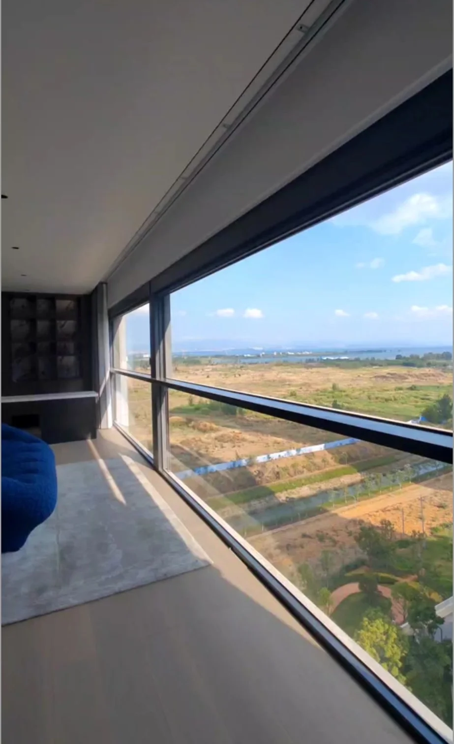 150 motorised lifting windows