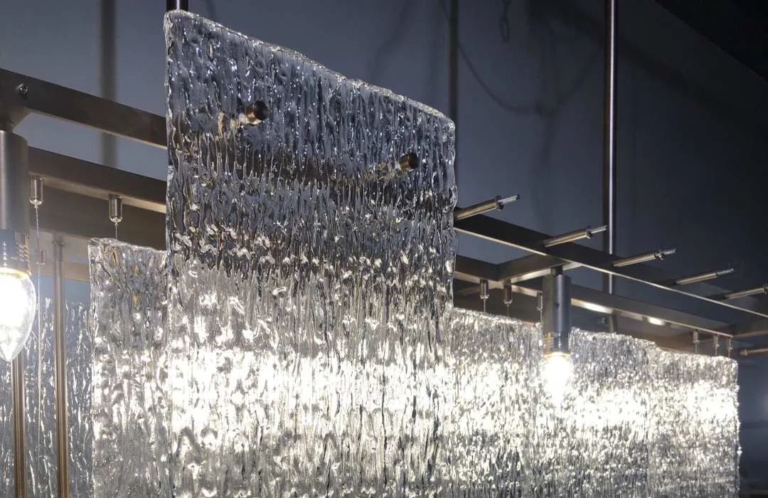 Upper support frame and fixing points for the handmade glass pendant