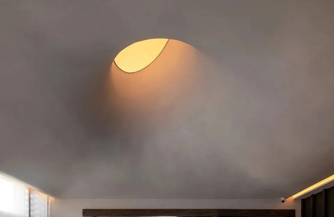 Ceiling light detail at Chulingyin Restaurant in Beijing
