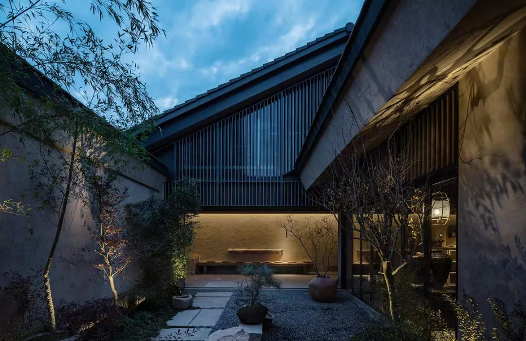Illuminated courtyard at Yuangu Tea House