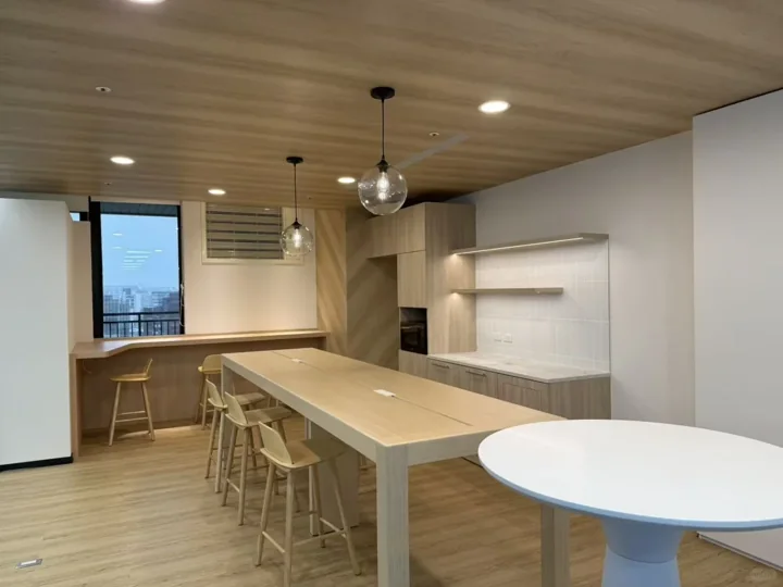 Australia · full-floor furniture, view 01