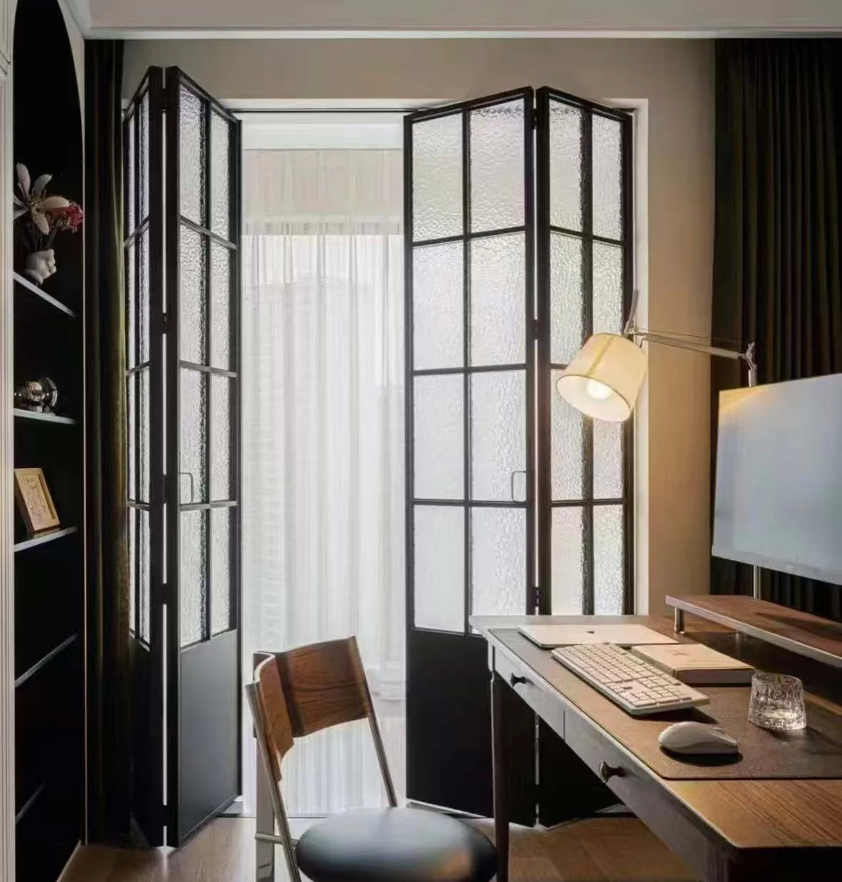 18 light-duty folding doors